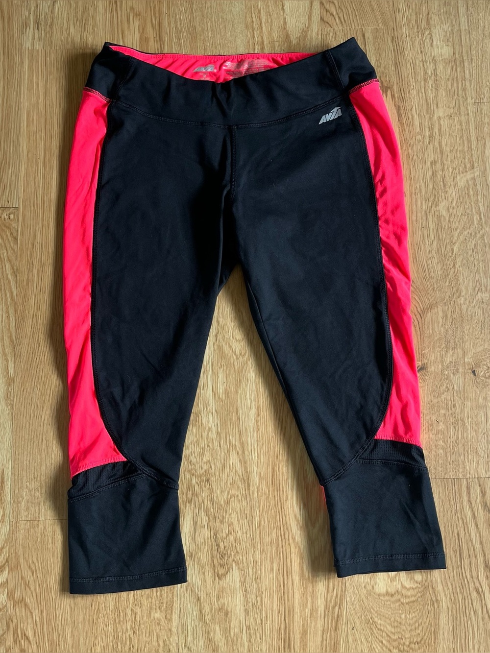Avia Active Performance Capri Leggings Women’s Size M Black Pink Yoga Outdoor